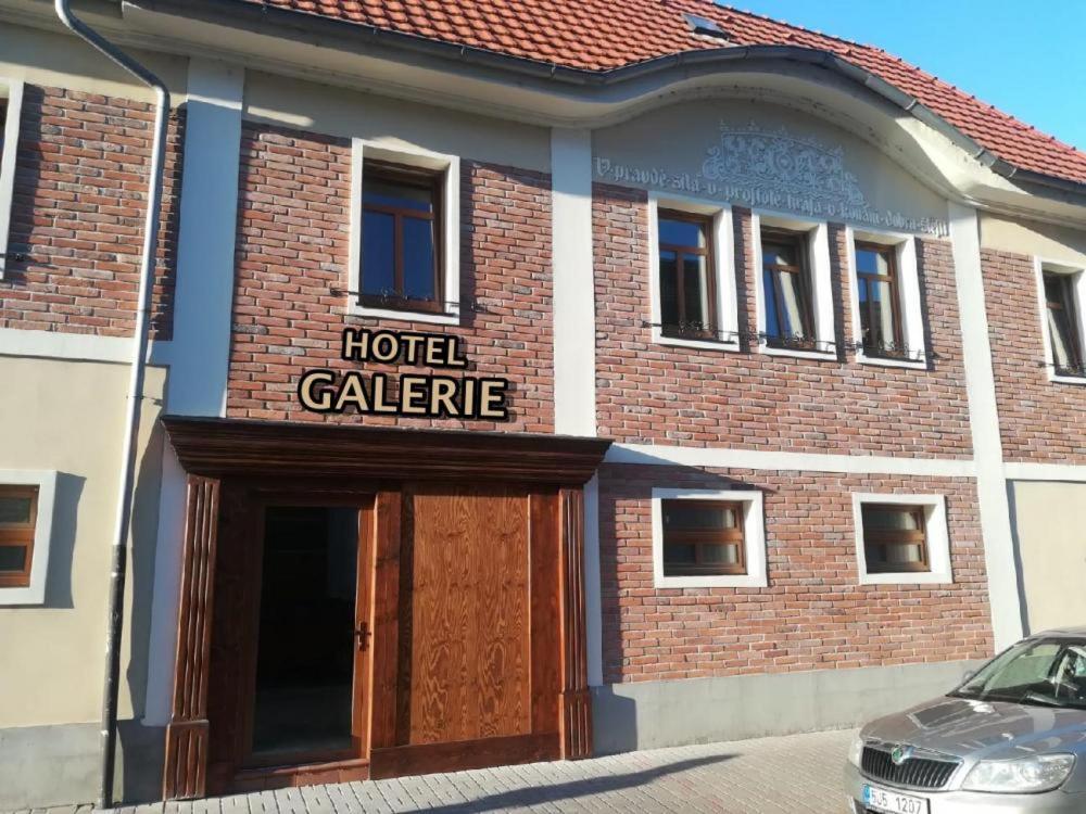 Hotel Galerie 로드니체 나트 라벰 외부 사진