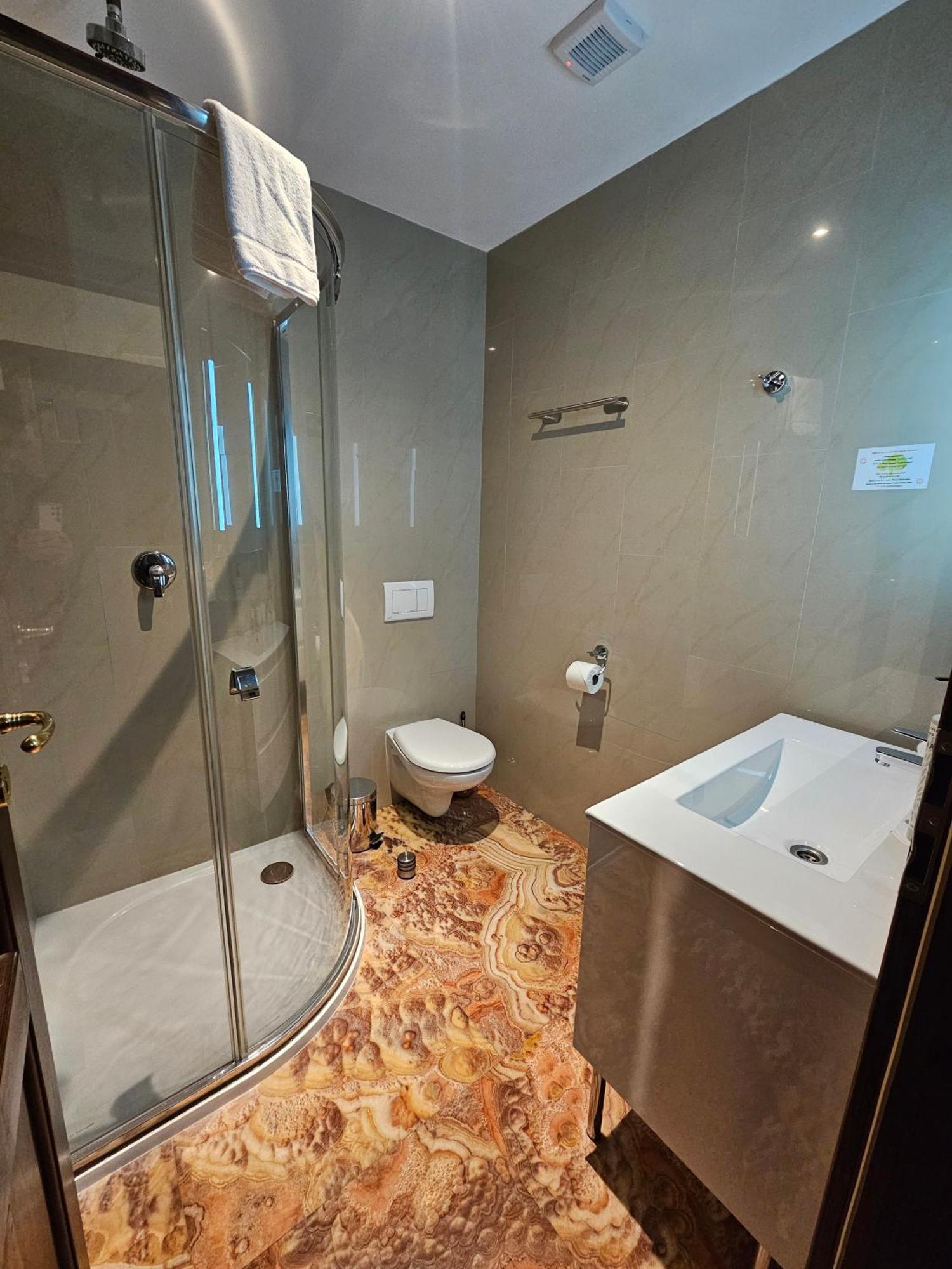 Hotel Galerie 로드니체 나트 라벰 외부 사진