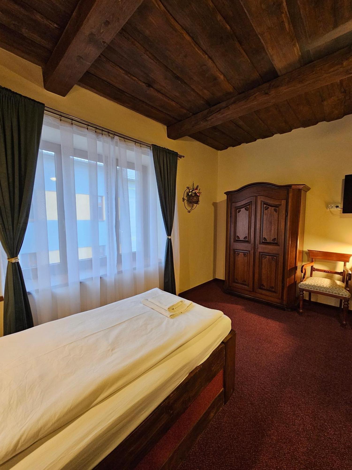 Hotel Galerie 로드니체 나트 라벰 외부 사진
