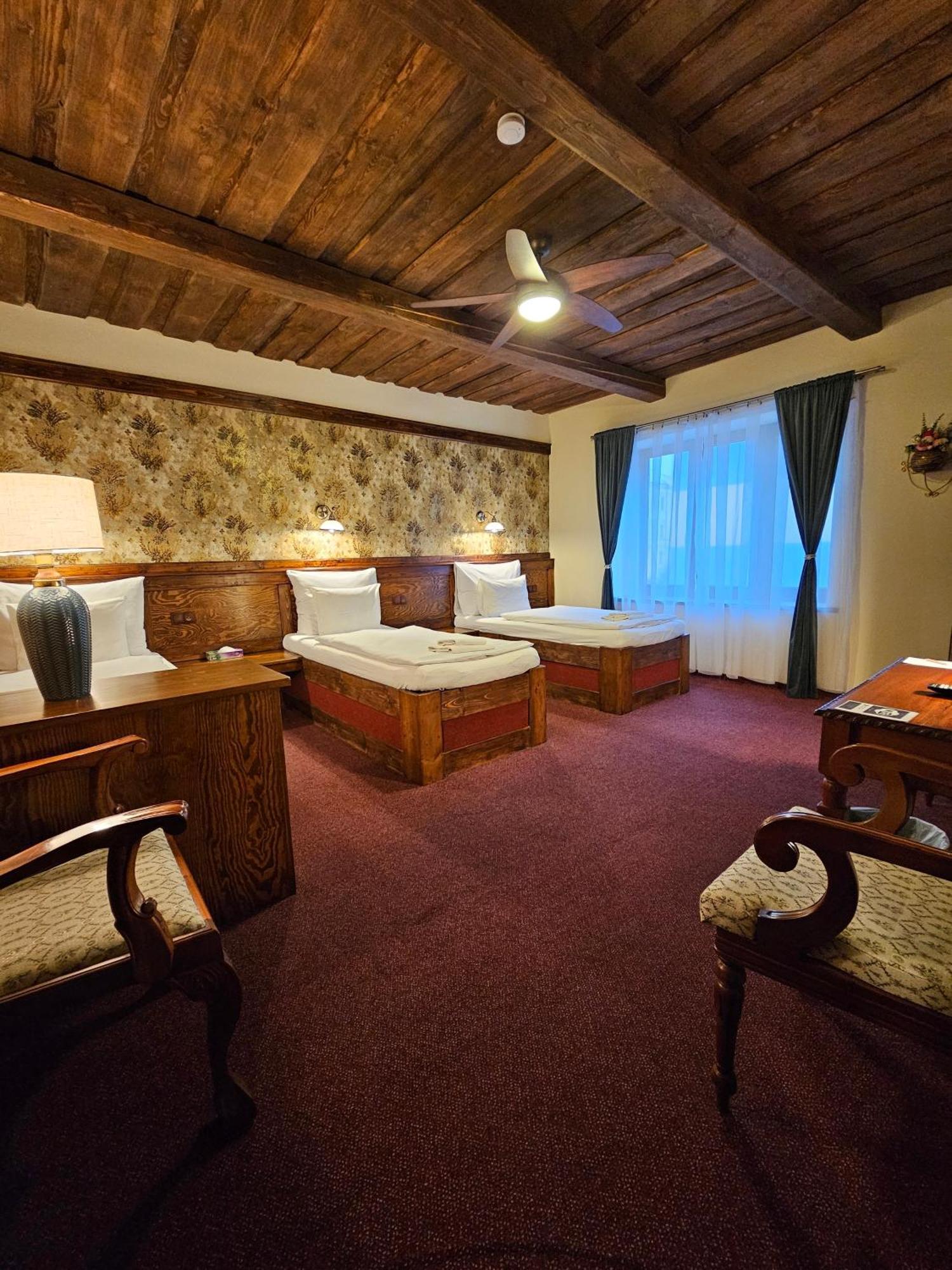 Hotel Galerie 로드니체 나트 라벰 외부 사진