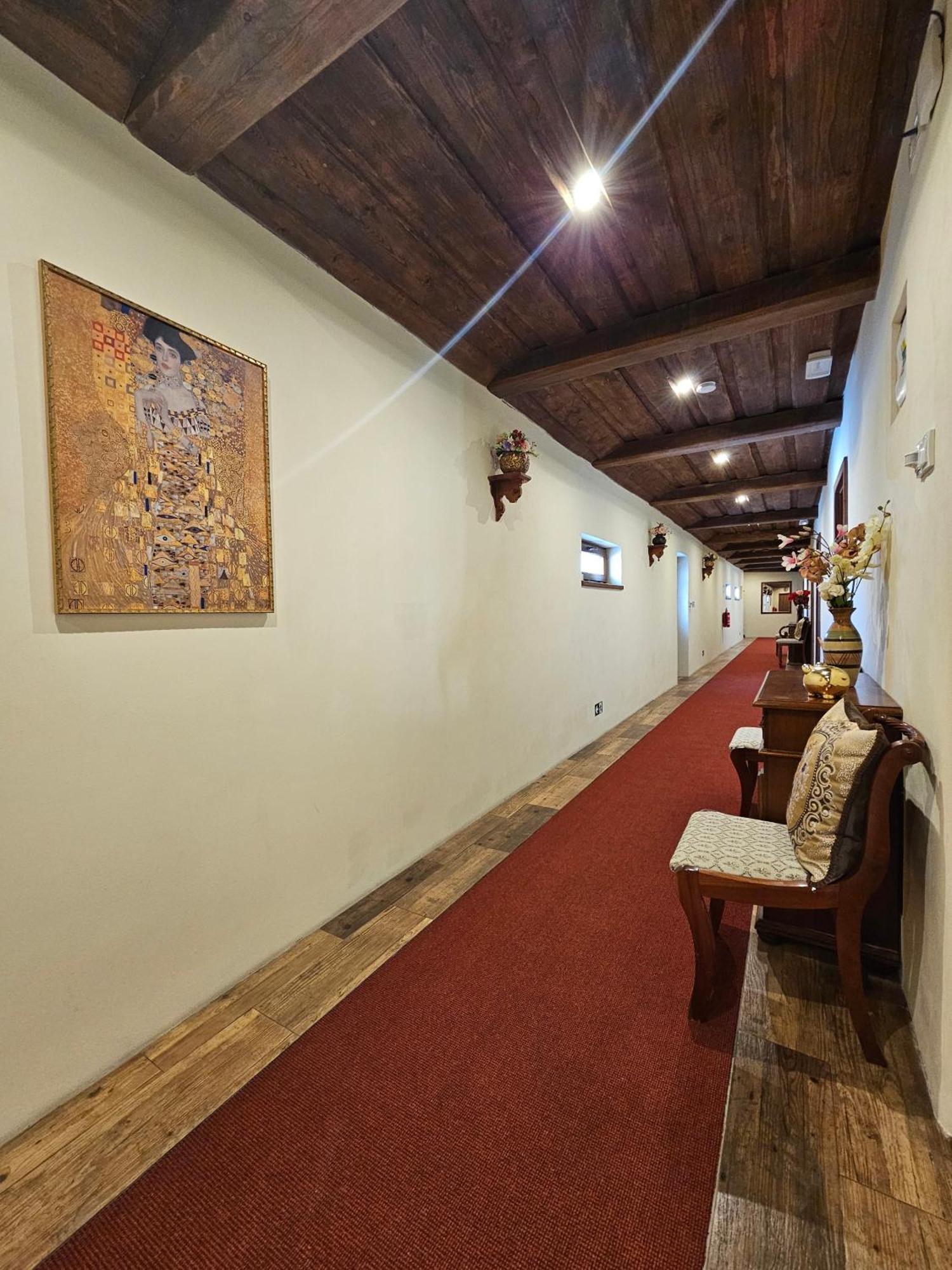 Hotel Galerie 로드니체 나트 라벰 외부 사진