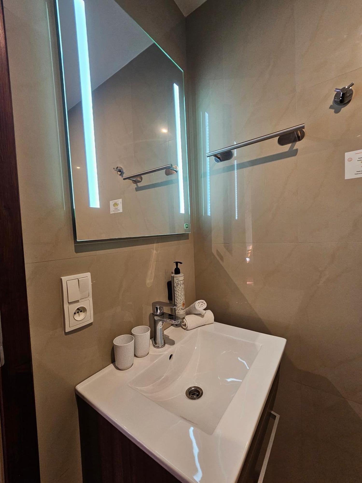 Hotel Galerie 로드니체 나트 라벰 외부 사진