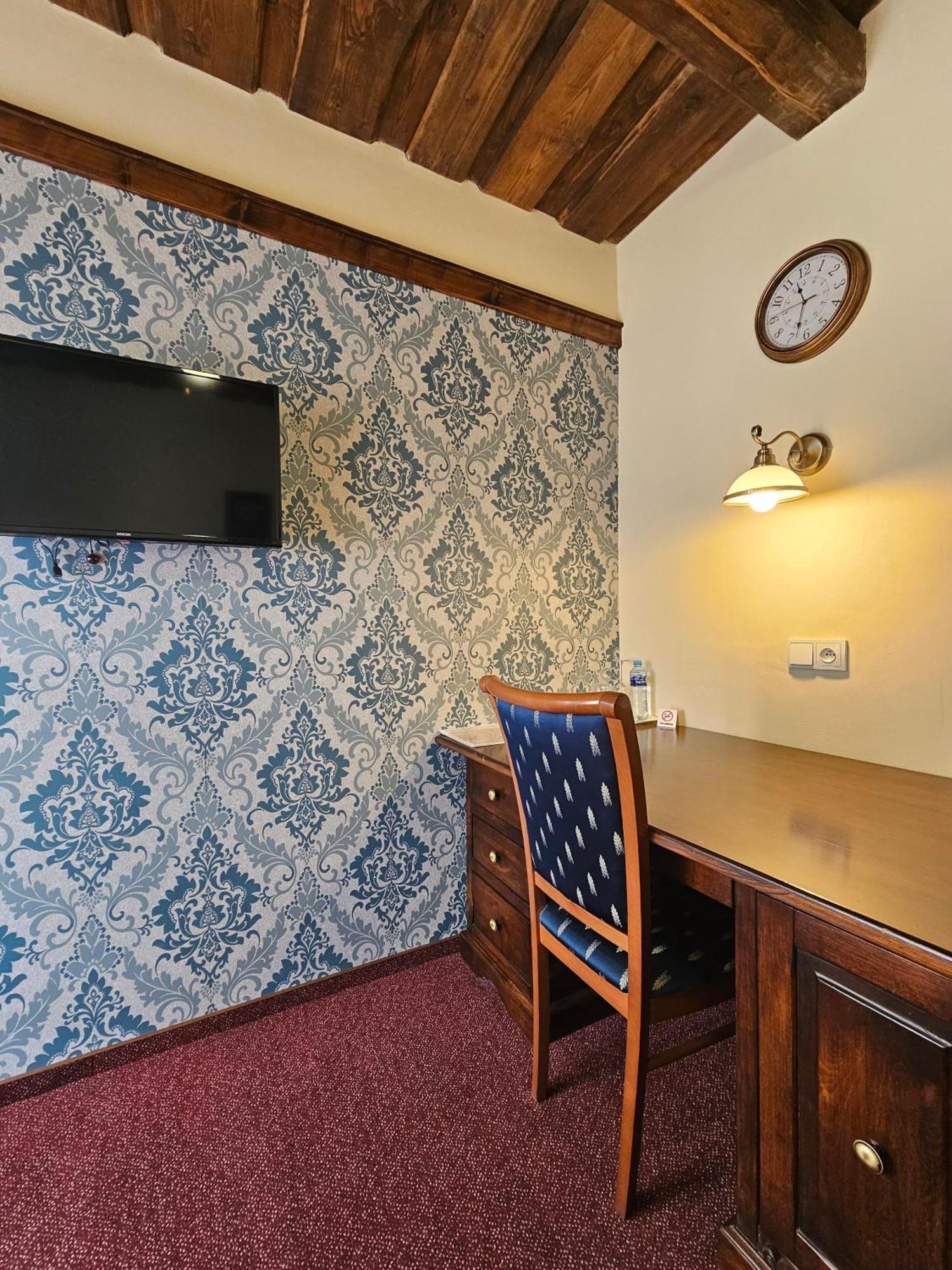 Hotel Galerie 로드니체 나트 라벰 외부 사진