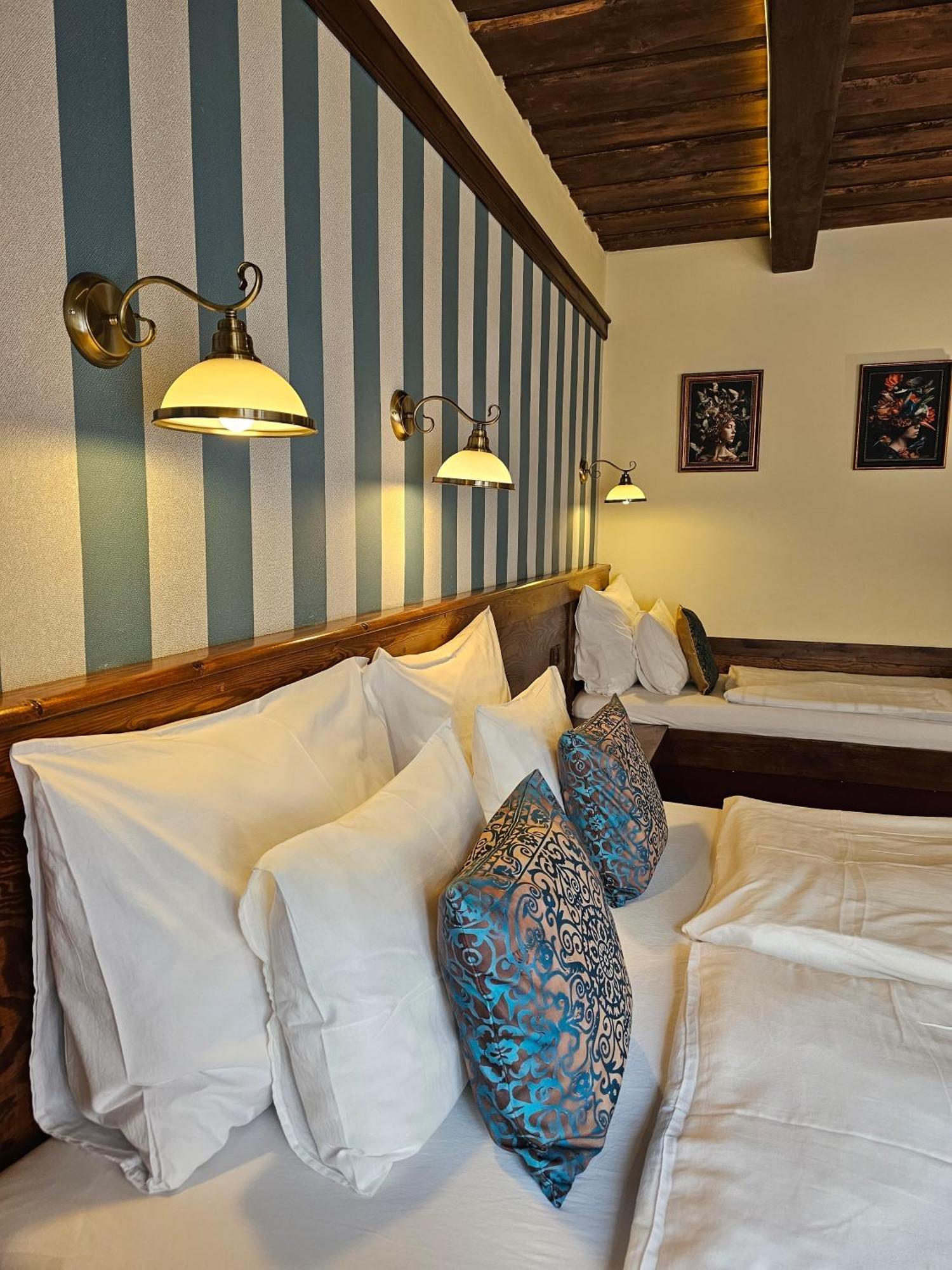 Hotel Galerie 로드니체 나트 라벰 외부 사진
